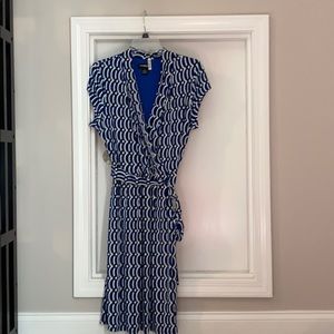 Liz Claiborne - Knee length belted dress